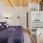 Apartament House *